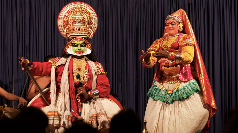 Expert travel guide to Kerala - Kathakali dancers